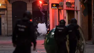 Altercados en pleno centro de Pamplona tras una manifestación abertzale que acaba a pedradas contra la Policía