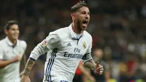 Sergio Ramos resuelve el partido para el Real Madrid ante el Betis y alcanza el liderato de la liga