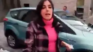 Pilla a su mujer con otro y lo retransmite en directo