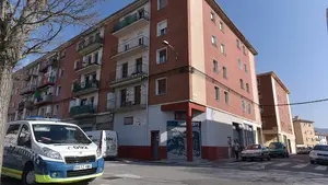 Nuevo desalojo de okupas en Pamplona: la Policía Municipal saca a un grupo jóvenes de un piso en la Chantrea