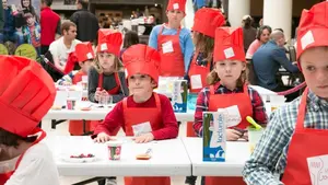 Los peque&ntilde;os 'chefs' de Pamplona se encargan del postre: taller de reposter&iacute;a este s&aacute;bado en La Morea