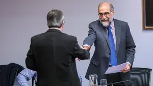 Dom&iacute;nguez pide a los m&eacute;dicos posponer su jubilaci&oacute;n ante la falta de profesionales: "Existen problemas y van a empeorar"