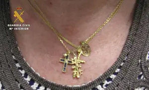 Denuncias similares en Navarra: tres personas pararon su coche delante de sus víctimas para robarles las joyas