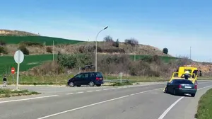Una embarazada y dos niños terminan heridos en una colisión en el cruce de Morentín