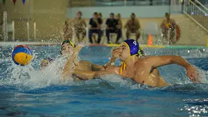 Goleada del campeón: El WP Navarra sale escaldado en la piscina del líder Barceloneta