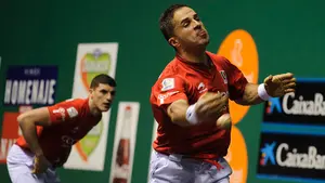 La pareja navarra formada por Olaizola y Zabaleta arrolla en el torneo de San Mateo en busca de la final