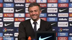 Luis Enrique se desternilla de risa al ver a un periodista dormido en la rueda de prensa tras ganar al Valencia
