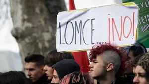 La negativa a la LOMCE, en imágenes: así ha sido la protesta por Pamplona de los estudiantes de Ikasle Abertzaleak