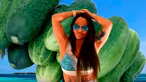 'Toma pepinazo': la nueva y vergonzosa canción de la presentadora Leticia Sabater que bate récords en las redes sociales