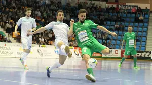 El Magna Gurpea golea a Santiago futsal en el Anaitasuna y asegura plaza en el play off al título de liga