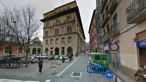 Hasta 1.000 euros de multa: frenan a una ciclista que pedaleaba ebria por la Cuesta de Santo Domingo de Pamplona