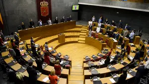 Navarra convoca 'elecciones' en septiembre para rejuvenecer su Parlamento: así podrán transmitir los jóvenes sus demandas