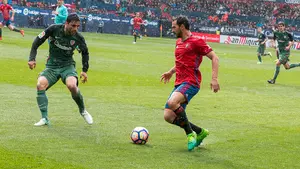 Osasuna se ahoga en El Sadar: los rojillos plantan cara al Athletic pero acaban perdiendo por la mínima