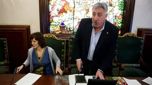 Asirón olvida el terror de ETA, pide pasar página y equipara a las víctimas para justificar a la banda asesina