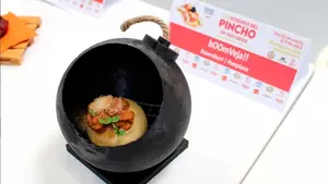 Paso a paso: conoce c&oacute;mo se hace la bOOmVeja!!!, la propuesta del Baserri Berri con la que Pamplona 'se chupa los dedos'