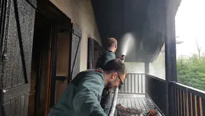 La Guardia Civil sofoca un incendio en un chalé de Lekunberri con ayuda vecinal y una manguera prestada