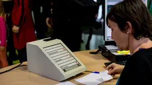 Duras críticas al decreto para imponer el euskera en la Administración: "Atropella la igualdad de oportunidades"