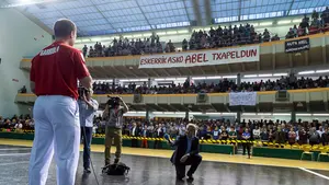 Una despedida con todos los honores: el pelotari Abel Barriola dice adiós al Labrit