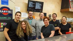 Un estudiante de ingeniería de la UPNA crea un app para conocer el menú de la cafetería de El Sario a través de pantallas