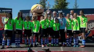 El equipo Erreniega se proclama campeón del primer torneo Interescolar de fútbol femenino en Tajonar
