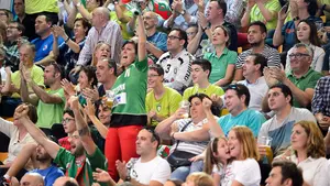 Llenazo en el pabellón Anaitasuna para presenciar el histórico partido del Helvetia ante el Magdeburgo en los cuartos de final europeos