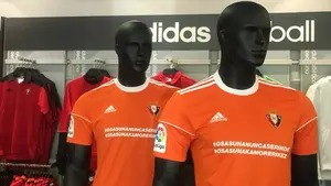 La nueva camiseta naranja de Osasuna se venderá este martes en edición limitada en la tienda oficial