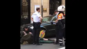 Espectáculo en mitad de una calle de San Sebastián: finge una discapacidad para evitar una multa de tráfico