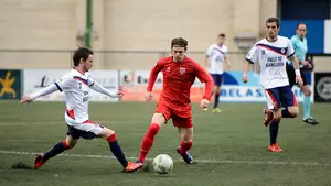 Fantástico derbi navarro de Segunda B entre Mutilvera e Izarra
