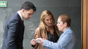 Se plantan ante los "desprecios" de Barkos a la Casa Real y preguntan si la presidenta apoya un refer&eacute;ndum sobre la Corona