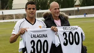 El Tudelano homenajea a sus jugadores Delgado y Lalaguna por cumplir 300 partidos jugando en el club ribero