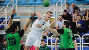 Gran derbi navarro de balonmano entre Beti Onak y Anaitasuna en Villava