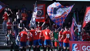 El filial rojillo se impone a la Ponferradina y logra la permanencia matemática a una jornada del final