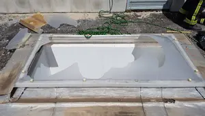 Herido grave un niño de 12 años tras caer seis metros por una claraboya al interior de una guardería en Pamplona