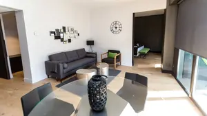 Nos colamos en la nueva suite 'Princesa Carla' del Hotel Tres Reyes de Pamplona: éstas son las imágenes