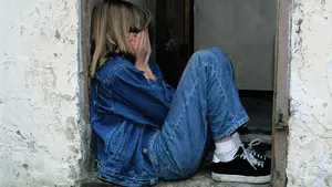 La siguieron desde la playa para agredirla sexualmente: una joven denuncia que un grupo de hombres la violó en Gijón