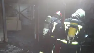 Arde la zona de oficinas y almacén de recambios de un concesionario de coches de Tudela 