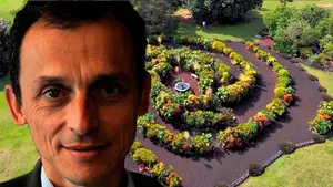 Los astronautas Pedro Duque y Luca Parmitano aparcarán su nave en Pamplona para convertirse en jardineros de la Galaxia