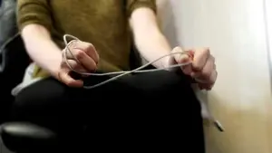 Condenada a trabajos sociales la madre que latigó con el cable del teléfono a su hijo de 6 años en Navarra 