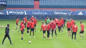 De las Cuevas y Javier Flaño, bajas rojillas de última hora para recibir al Granada en el estadio de El Sadar