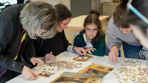 Mutiva acoge un reto solidario para armar un puzzle de 12.000 piezas en sólo 27 horas