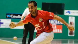 El navarro Oinatz Bengoetxea le da la vuelta al partido y se impone a Urrutikoetxea