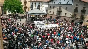 Los vecinos de Alsasua vuelven a salir a la calle para pedir la libertad de los agresores de los guardias civiles