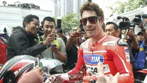 El piloto Nicky Hayden, campeón del Mundo en Moto GP, grave al sufrir un atropello mientras se entrenaba en bicicleta