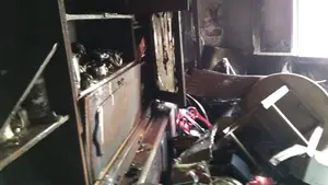 Un fuerte incendio en una vivienda de Pampona obliga a realojar a sus seis inquilinos y causa graves daños materiales