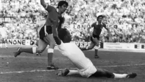 El histórico delantero del Sevilla "Biri - Biri" no podrá acudir al Sevilla - Osasuna por problemas burocráticos