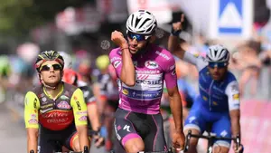 El colombiano Gaviria impone su punta de velocidad y alcanza su tercera victoria en el Giro de Italia