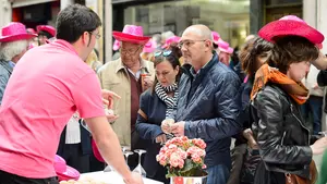 La música y el vino rosado se unen en las calles de lo viejo de Pamplona: así ha sido el maridaje