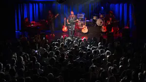 Y no amanece en Pamplona: Los Secretos enciende la noche con la presentación de su último disco en Navarra