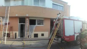 Rescatados una mujer de 70 años y un hombre de 40, ambos intoxicados en un incendio de una vivienda en Milagro