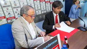 Las mejores imágenes del histórico acuerdo entre Osasuna y el Xota en El Sadar